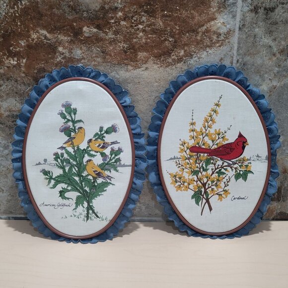 Vintage Bird Floral Pictures on Fabric Hoop Frame Set of 2 Goldfinches Red Robin - Picture 1 of 13
